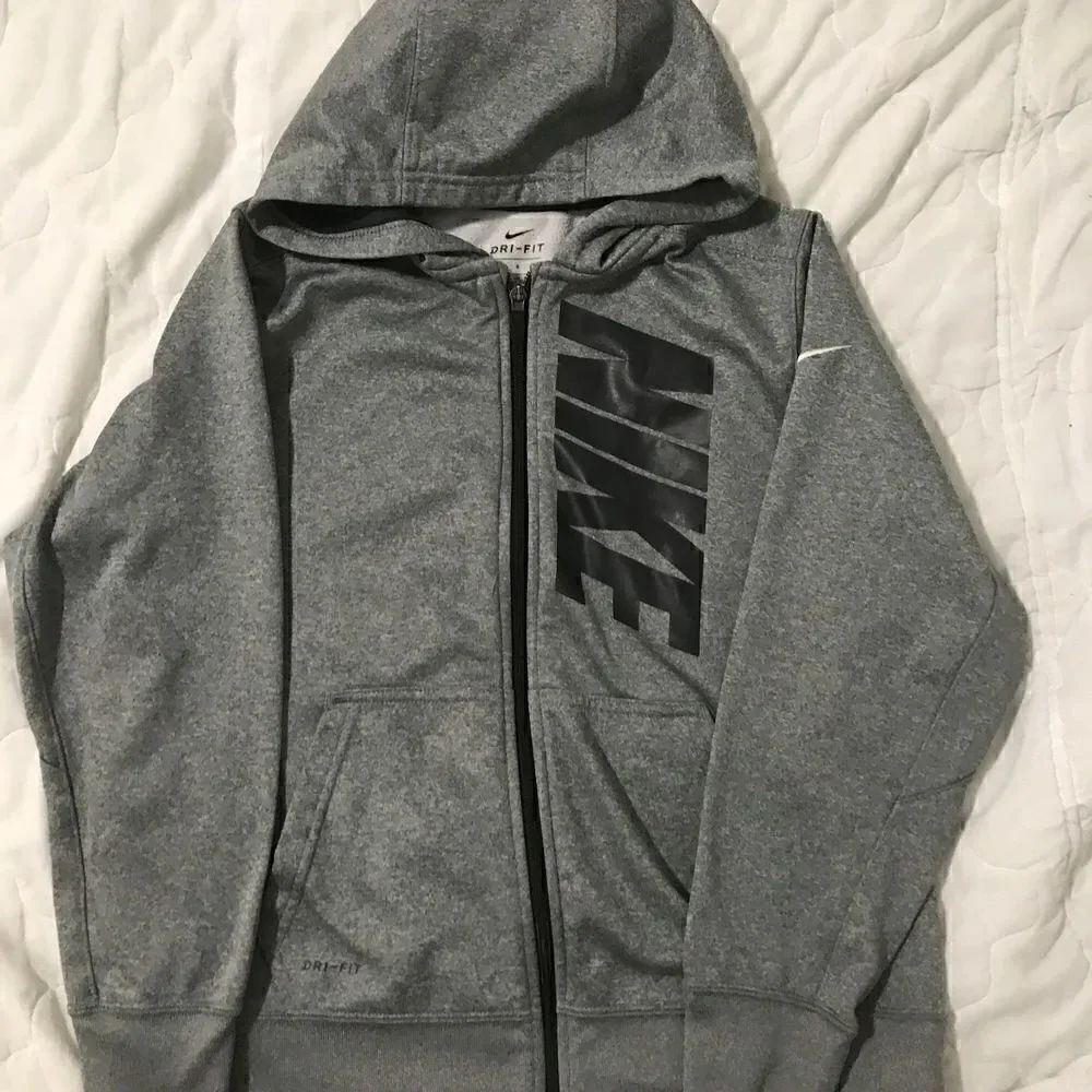 Nike boys athletic jacket size L